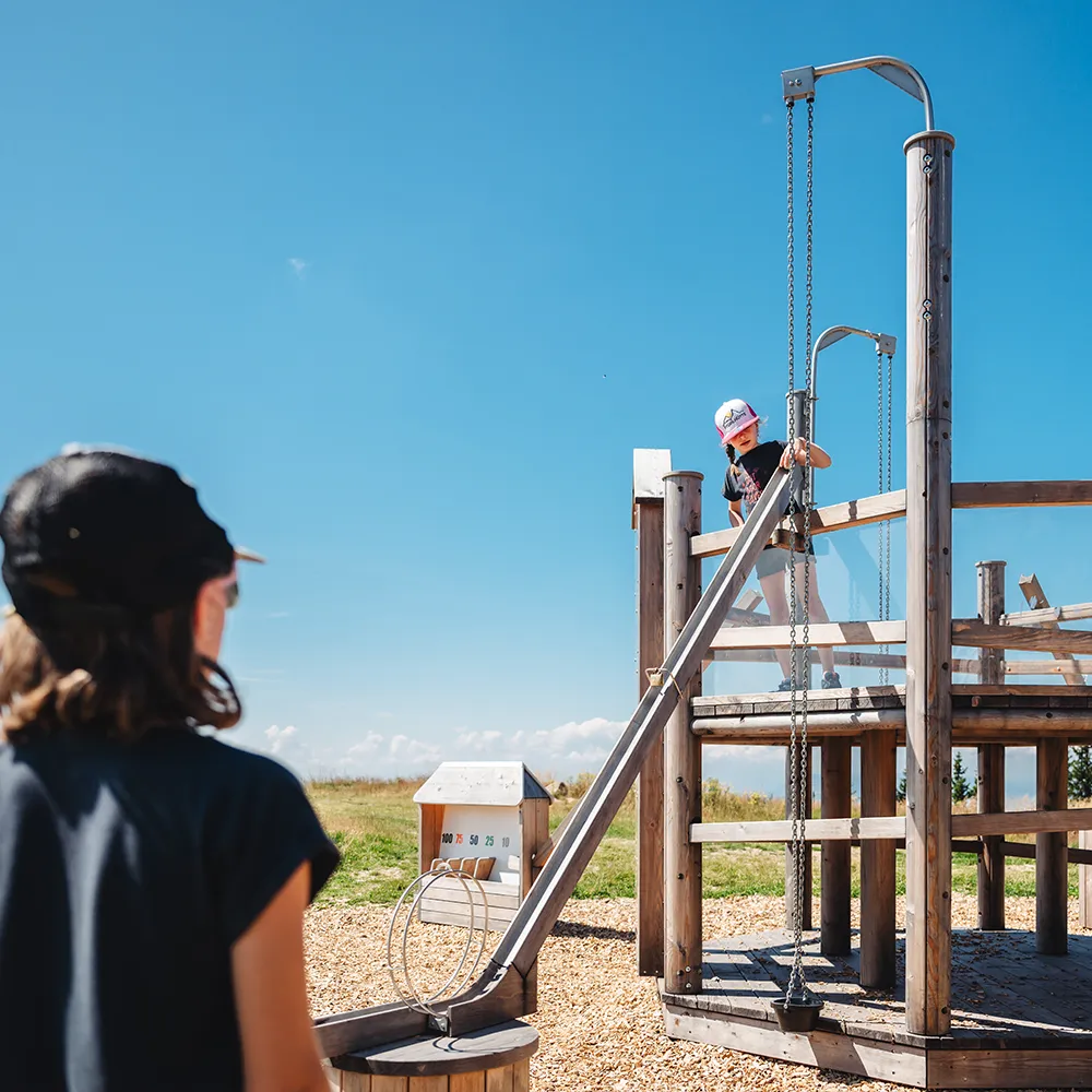 Kinder am Spielplatz